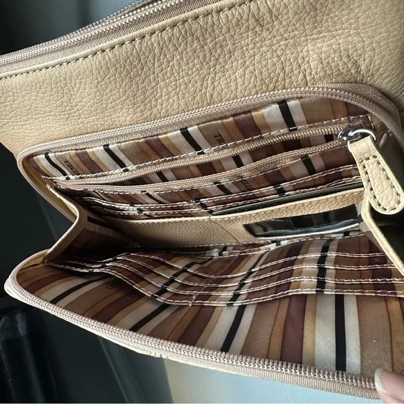 Tignanello Tan Genuine Leather Organizer Purse w/ Bow Accent. - Picture 6 of 7